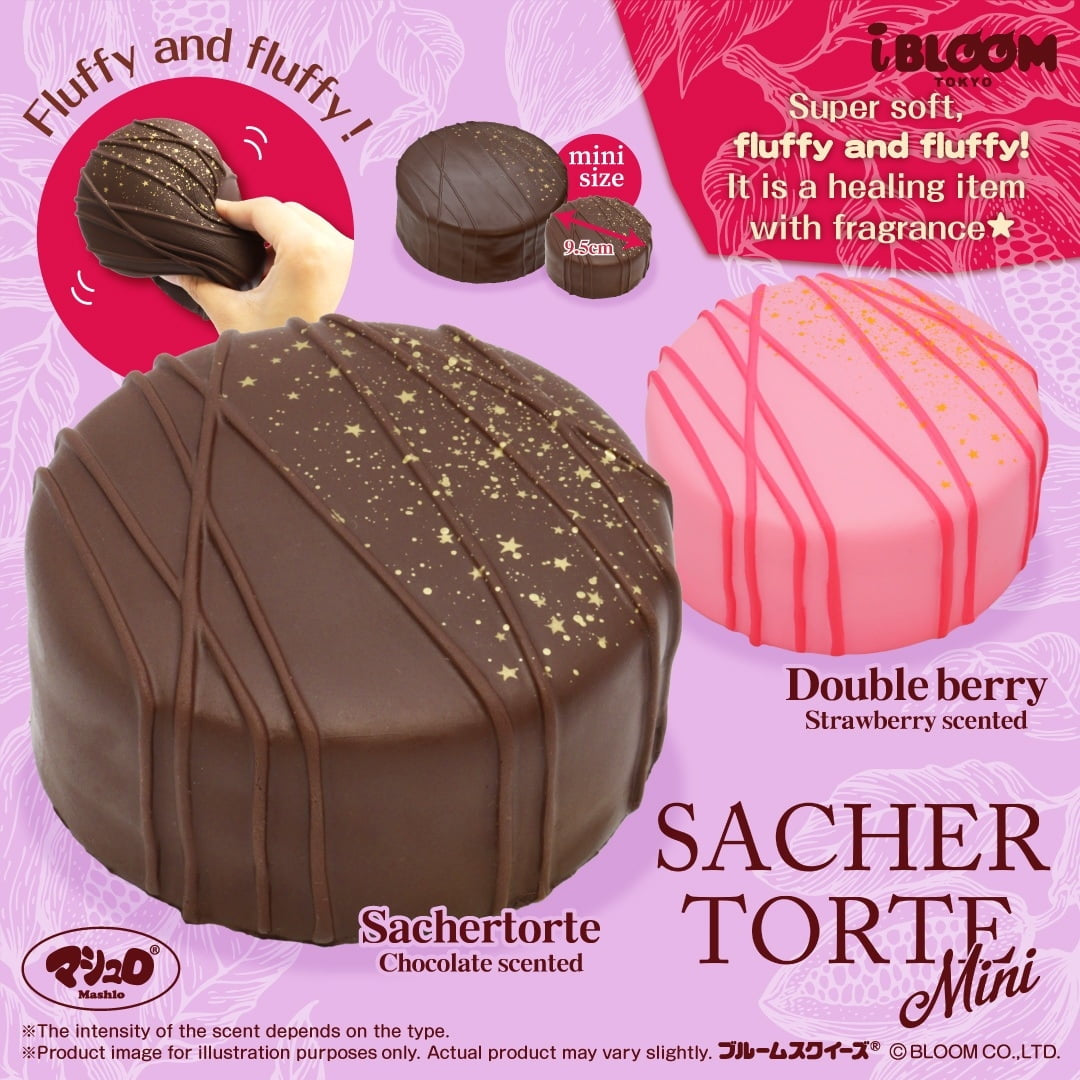 Promo graphic of IBloom Sacher Torte Mini squishies, showing a large chocolate-scented sachertorte in the foreground, a pink strawberry-scented version on the right, and two smaller round miniatures at the top. Text highlights fluffy texture and healing fragrance on a pink patterned background.